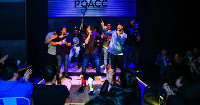 Viva o humor no Porto Alegre Comedy Club: stand-up, workshops e noites temáticas. A união perfeita de diversidade e talento para diversão garantida.