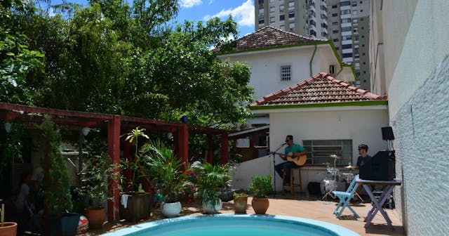 Encontre o melhor hostel em Porto Alegre, ideal para quem busca proximidade com o Consulado Americano. Conforto e conveniência a preços acessíveis.