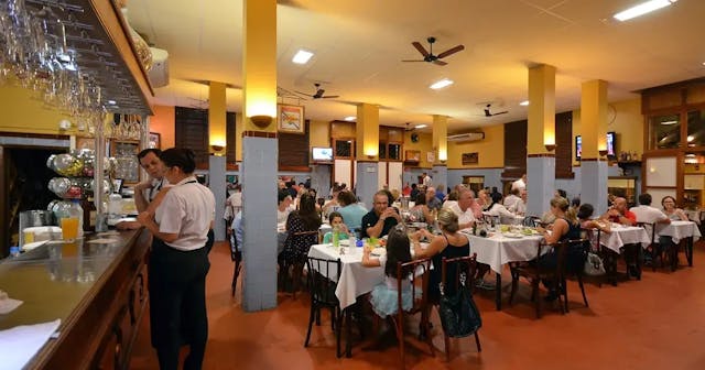 Explore as melhores churrascarias de Porto Alegre e mergulhe na tradição gaúcha. Sabores autênticos e experiências culinárias inesquecíveis te esperam.