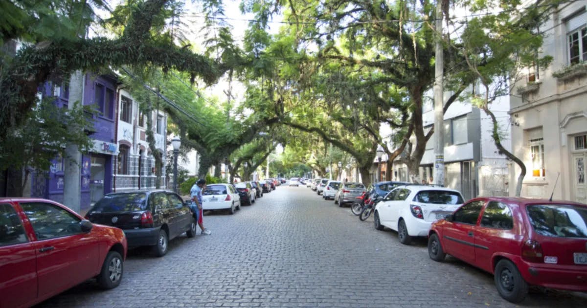 Explore Porto Alegre: do Centro Histórico à Cidade Baixa e Moinhos de Vento. Descubra sua cultura, boemia e charme residencial na vibrante capital gaúcha.